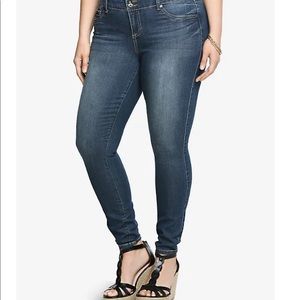 TORRID medium washing jegging (short)